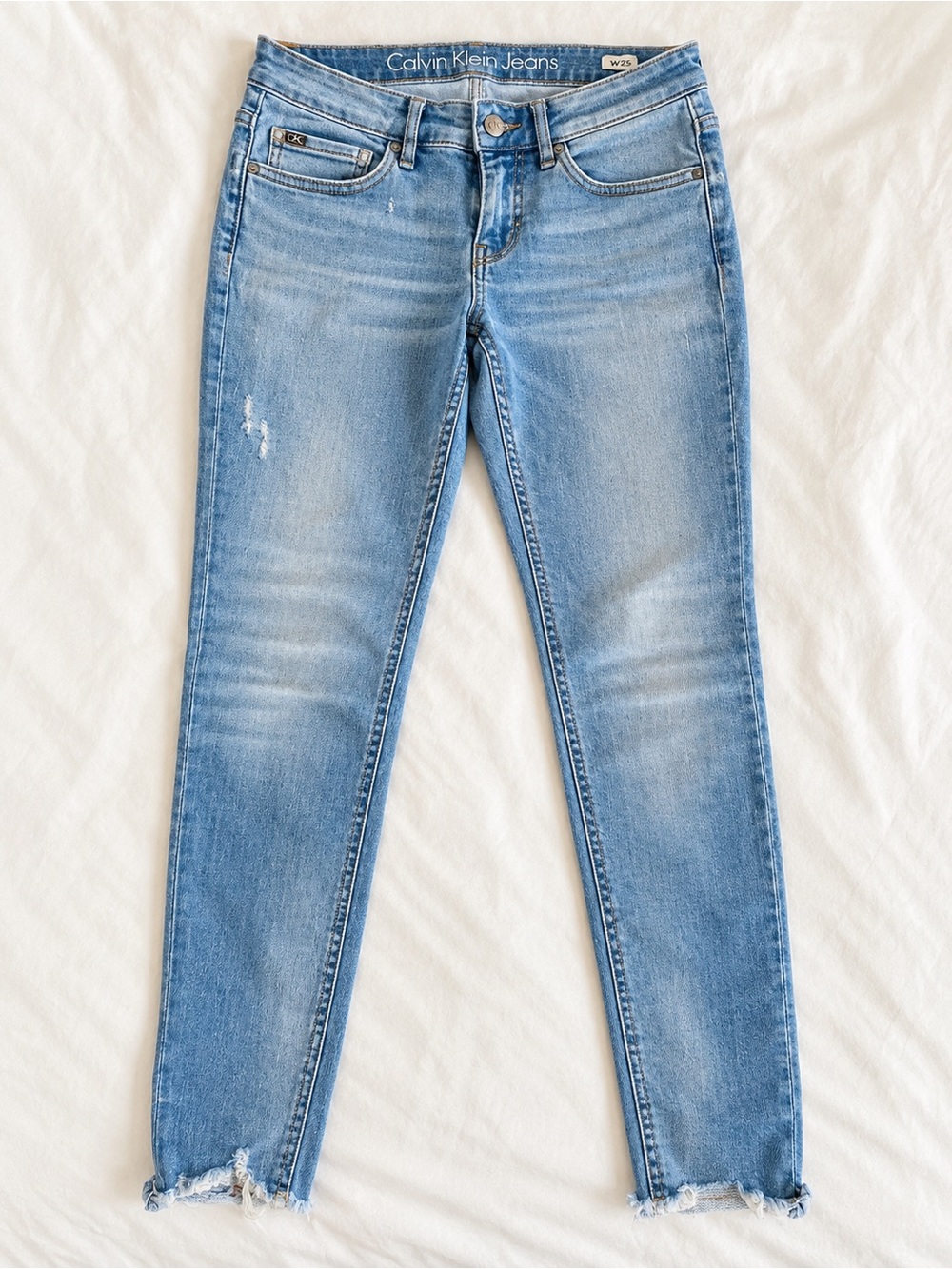 Calvin Klein Jeans Women's Light Blue Skinny Distressed Hem Jeans